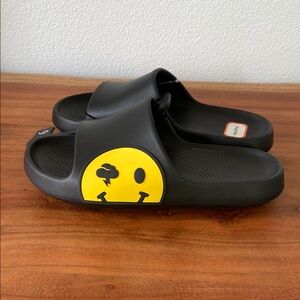 Wonder Nation black sandal youth smiley yellow squishy slide shoes kids boys 6